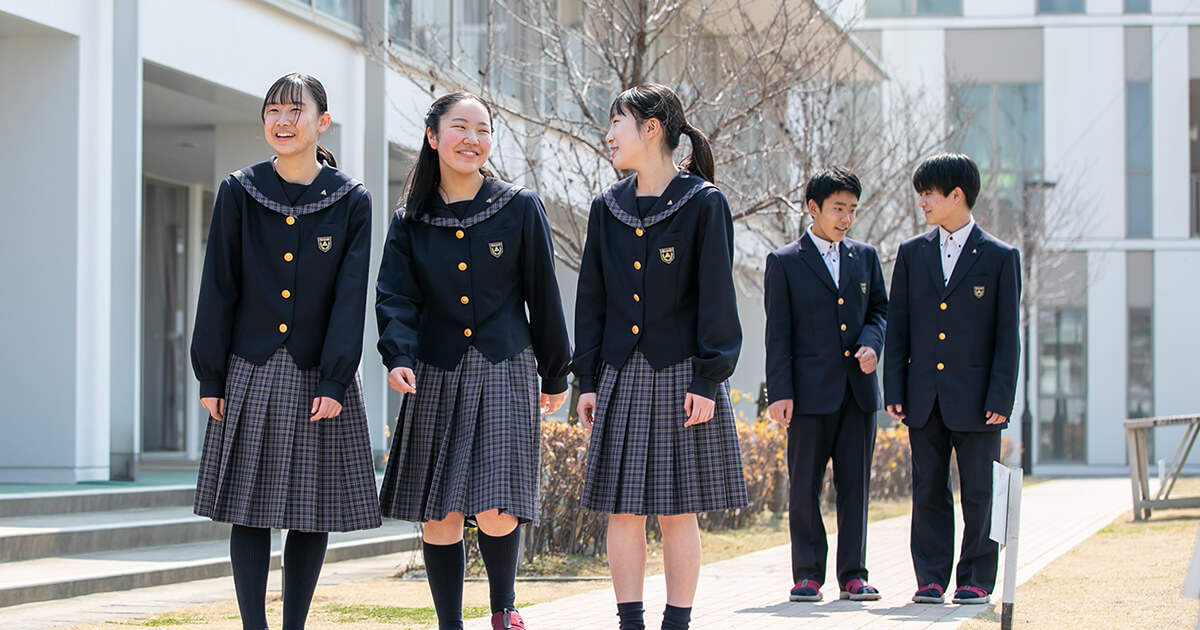 制服紹介｜学校案内｜八女学院中学・高等学校｜公式サイト